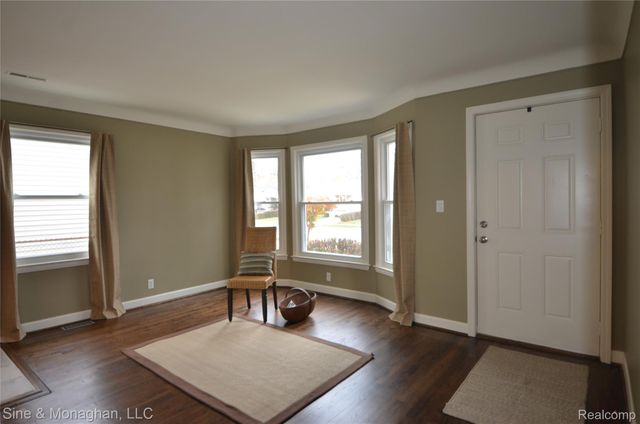 421 W Kalama Avenue S, Madison Heights, MI 48071