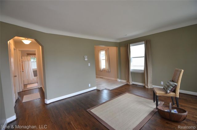 421 W Kalama Avenue S, Madison Heights, MI 48071