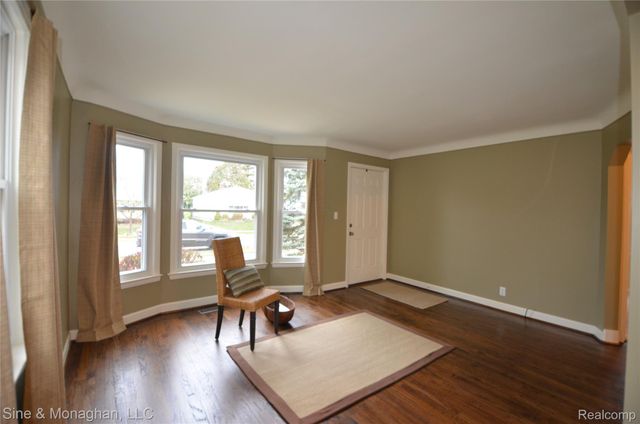 421 W Kalama Avenue S, Madison Heights, MI 48071