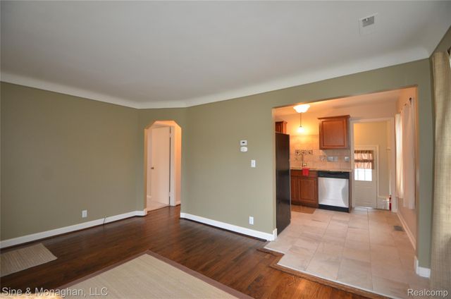 421 W Kalama Avenue S, Madison Heights, MI 48071