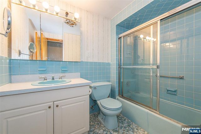 319 Winifred Drive, Totowa, NJ 07512