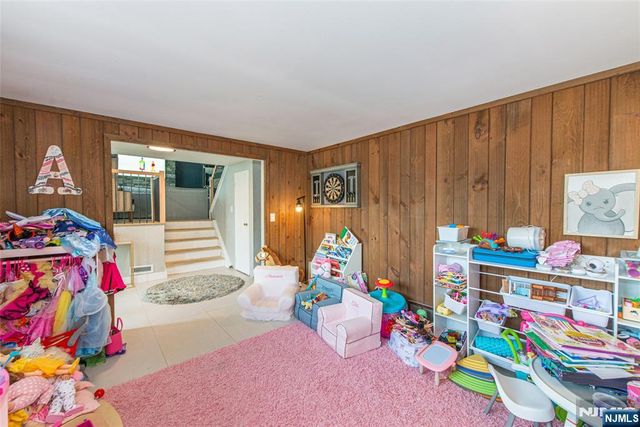 319 Winifred Drive, Totowa, NJ 07512