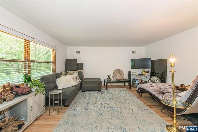 319 Winifred Drive, Totowa, NJ 07512
