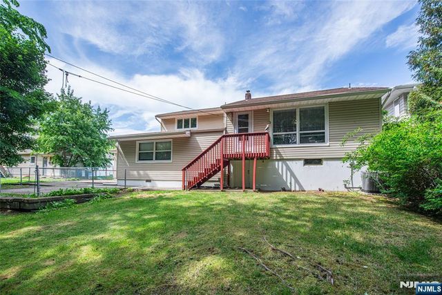 319 Winifred Drive, Totowa, NJ 07512