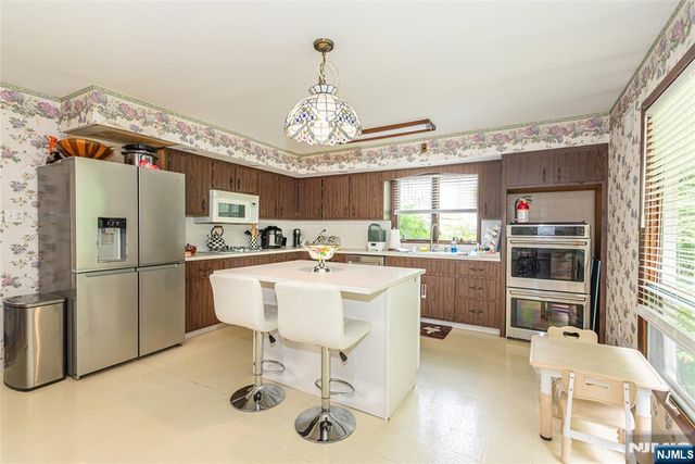 319 Winifred Drive, Totowa, NJ 07512