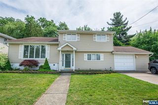 319 Winifred Drive, Totowa, NJ 07512