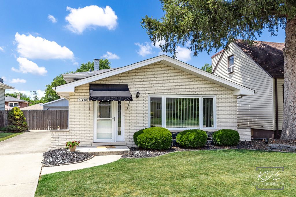 11538 S Leamington Avenue, Alsip, IL 60803