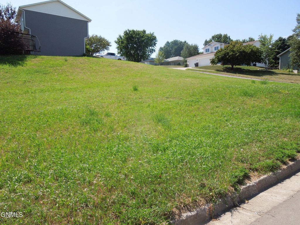 1901 Bruley Road NW, Mandan, ND 58554