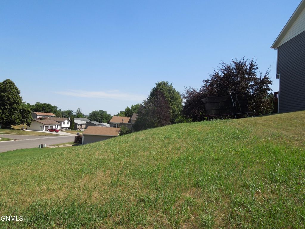 1901 Bruley Road NW, Mandan, ND 58554 photo 4