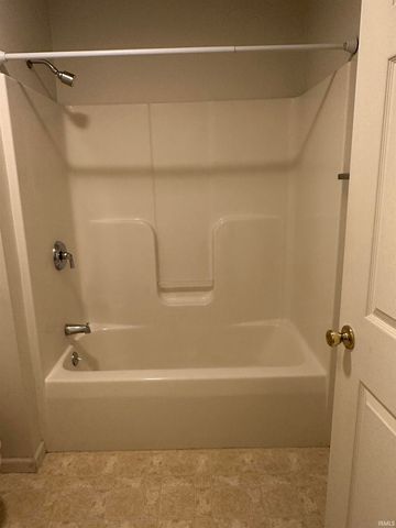 802 Walnut Ridge East, Logansport, IN 46947