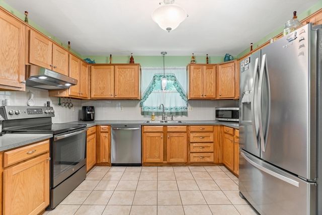 224 Perryville Rd, Rehoboth, MA 02769