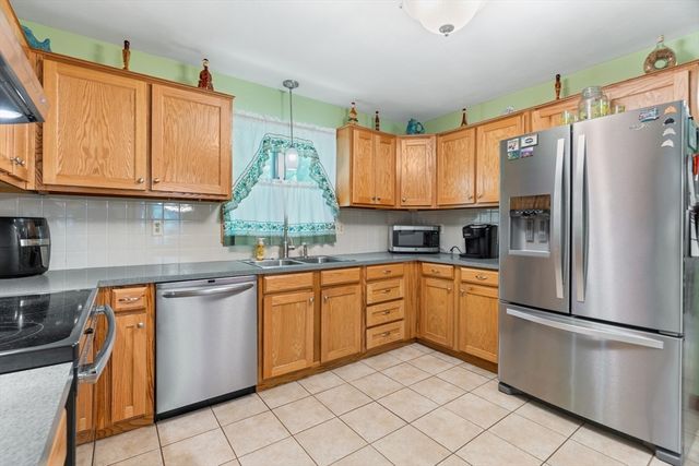 224 Perryville Rd, Rehoboth, MA 02769