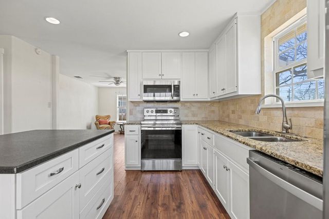 204 Morning Glory DR, Fredericksburg, TX 78624