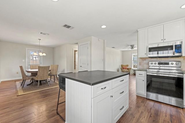 204 Morning Glory DR, Fredericksburg, TX 78624