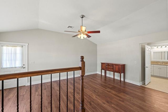 204 Morning Glory DR, Fredericksburg, TX 78624