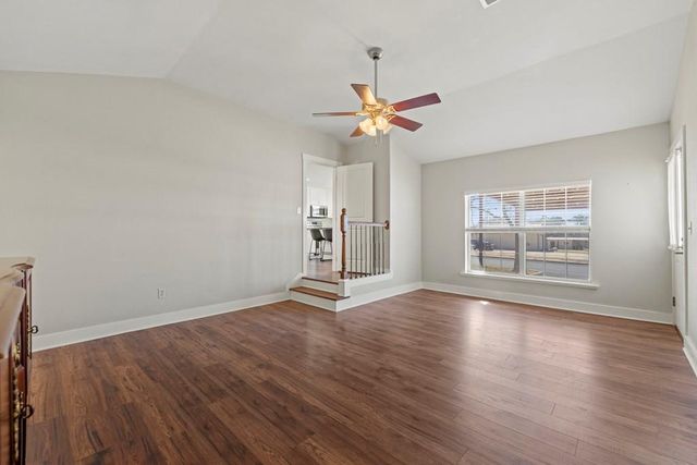 204 Morning Glory DR, Fredericksburg, TX 78624