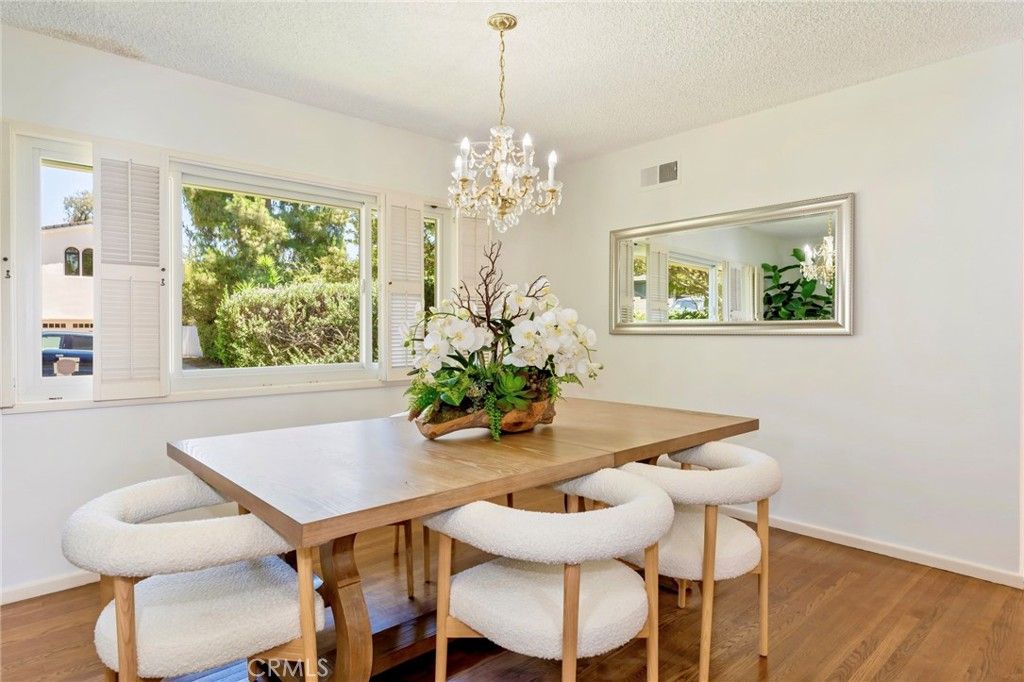 Image 11 of property listing at 561 Sierra Meadows, Sierra Madre, CA 91024