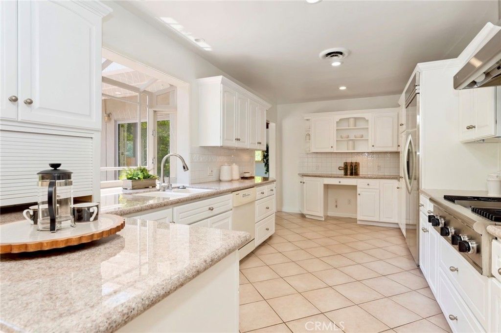 Image 18 of property listing at 561 Sierra Meadows, Sierra Madre, CA 91024