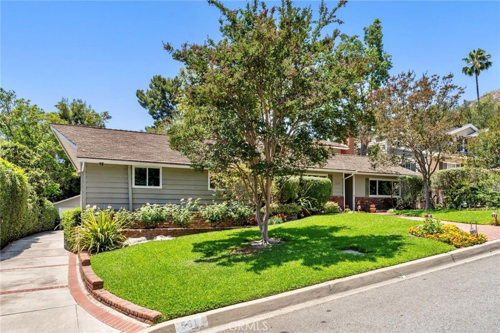 Image 2 of property listing at 561 Sierra Meadows, Sierra Madre, CA 91024