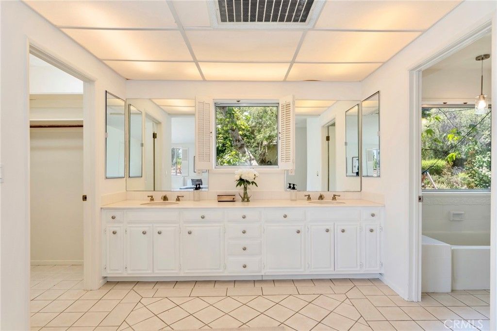 Image 31 of property listing at 561 Sierra Meadows, Sierra Madre, CA 91024