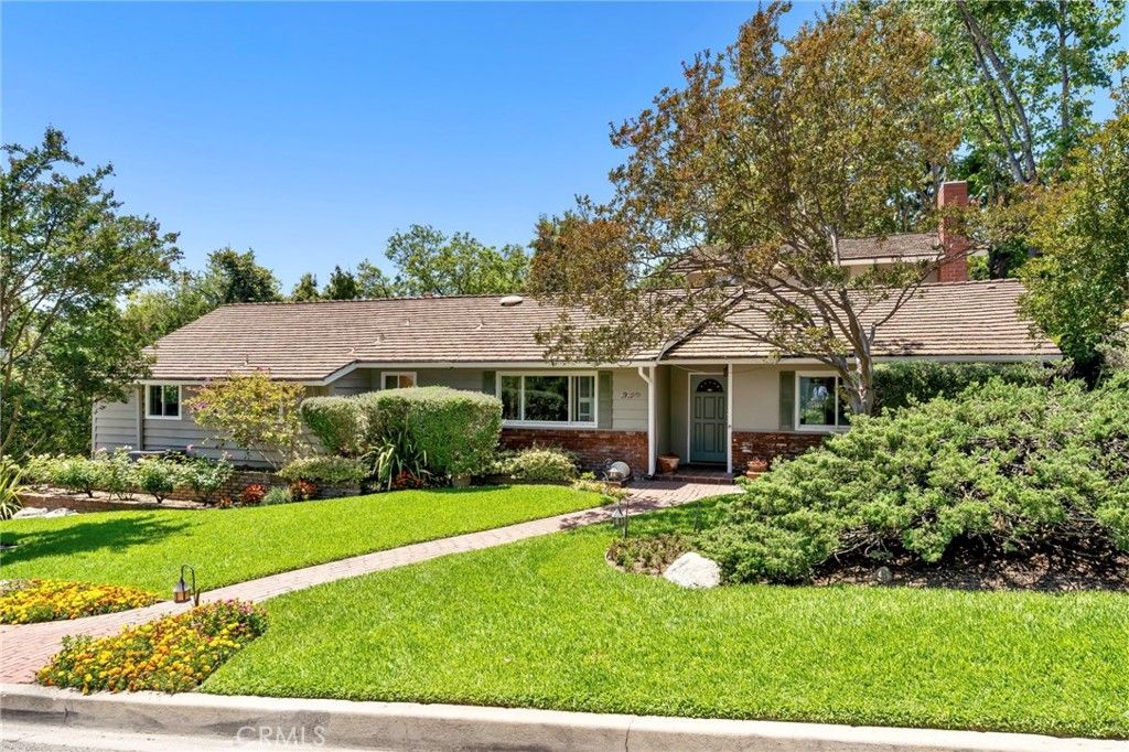 Image 4 of property listing at 561 Sierra Meadows, Sierra Madre, CA 91024