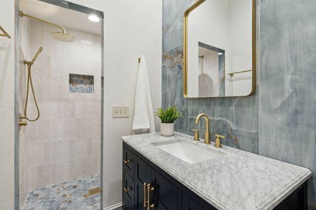 3921 Woodlawn Lane, Plano, TX 75025