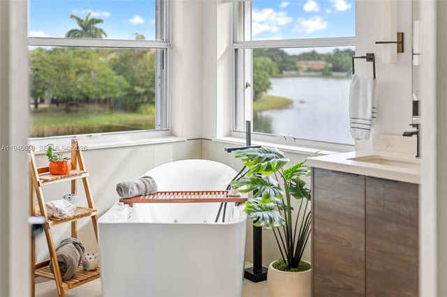 3905 Osprey Ct, Weston, FL 33331