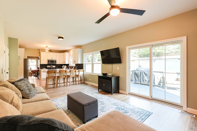 16 Crystal Ridge Drive, Crystal Lake, IL 60012