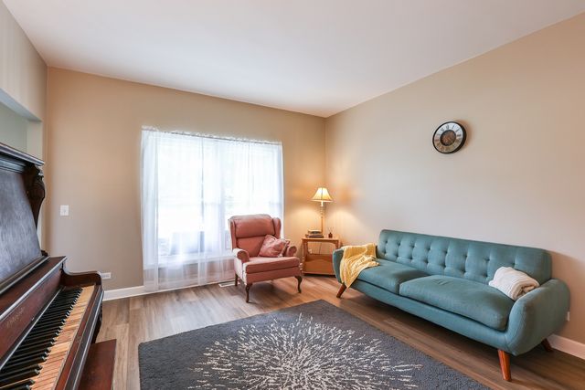 16 Crystal Ridge Drive, Crystal Lake, IL 60012