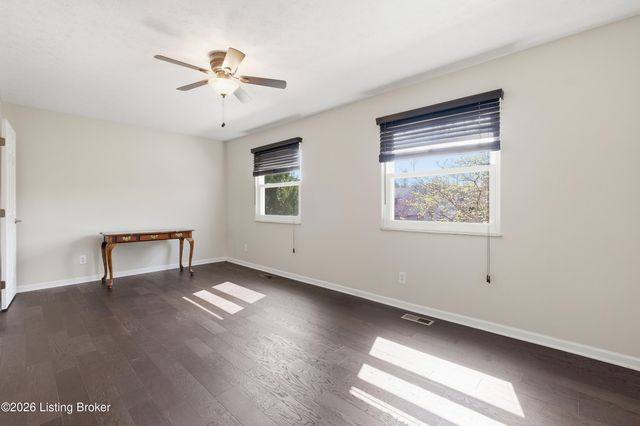 6305 Linstead Rd, Louisville, KY 40228