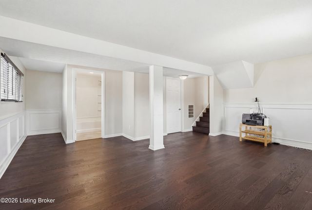 6305 Linstead Rd, Louisville, KY 40228