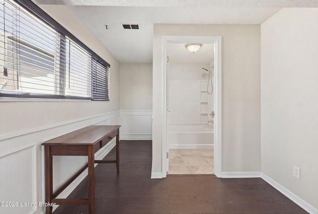 6305 Linstead Rd, Louisville, KY 40228