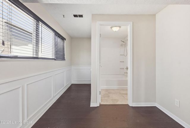 6305 Linstead Rd, Louisville, KY 40228