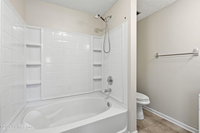 6305 Linstead Rd, Louisville, KY 40228