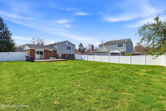 6305 Linstead Rd, Louisville, KY 40228