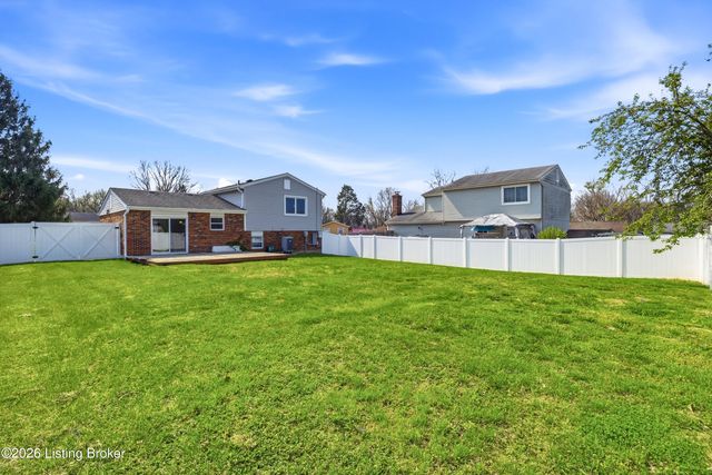 6305 Linstead Rd, Louisville, KY 40228