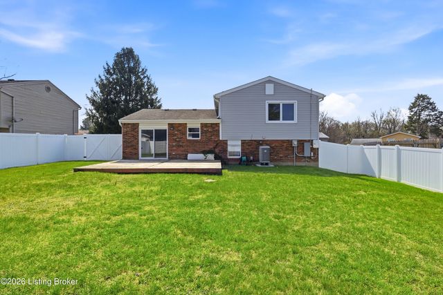 6305 Linstead Rd, Louisville, KY 40228