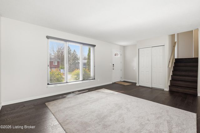 6305 Linstead Rd, Louisville, KY 40228