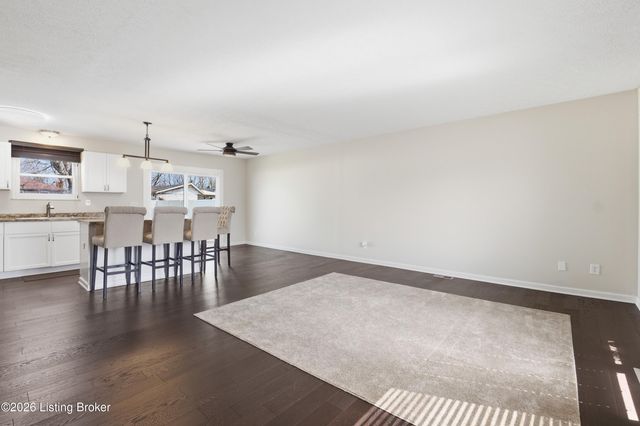 6305 Linstead Rd, Louisville, KY 40228