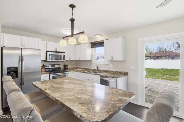 6305 Linstead Rd, Louisville, KY 40228