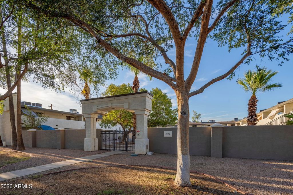 810 E COLTER Street, Phoenix, AZ 85014 — exterior