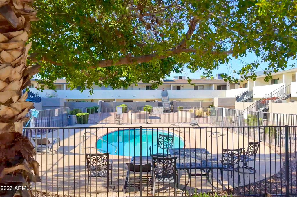 810 E COLTER Street, Phoenix, AZ 85014 — photo 2