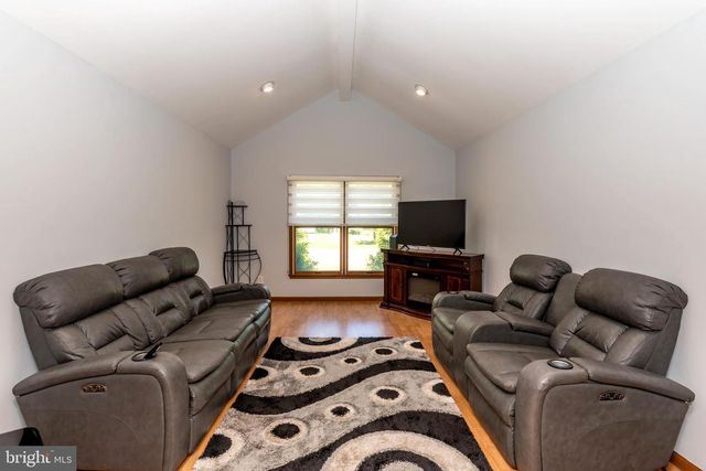 152 NAUTILUS DR, Manahawkin, NJ 08050