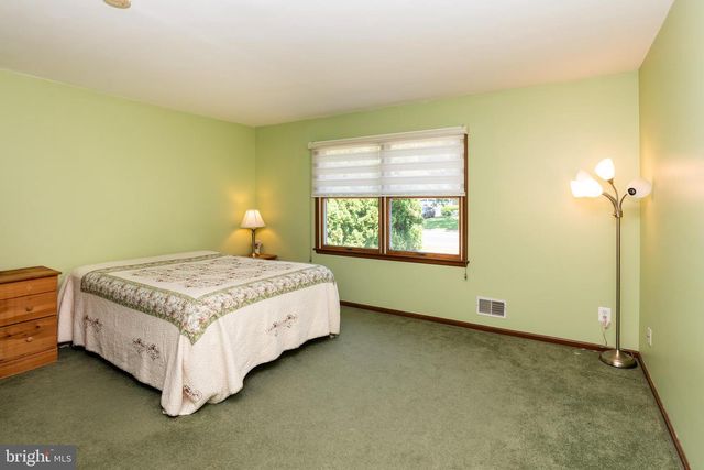 152 NAUTILUS DR, Manahawkin, NJ 08050