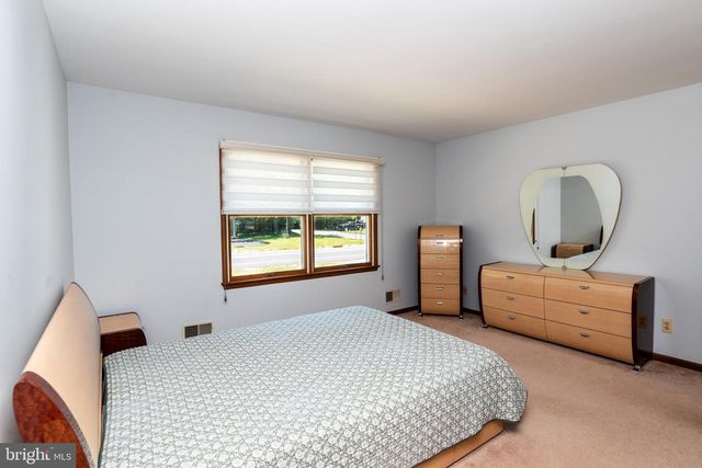 152 NAUTILUS DR, Manahawkin, NJ 08050
