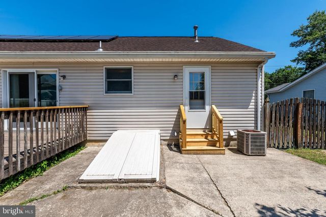 152 NAUTILUS DR, Manahawkin, NJ 08050