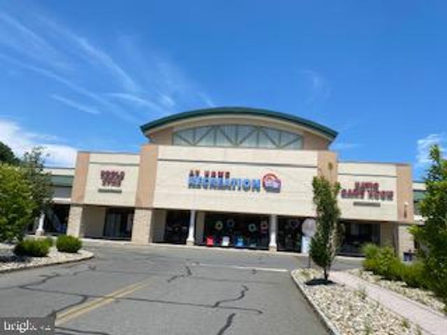 152 NAUTILUS DR, Manahawkin, NJ 08050