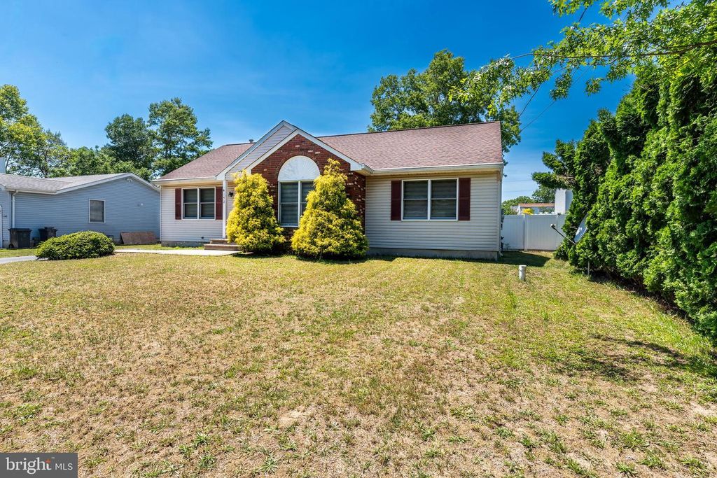 152 NAUTILUS DR, Manahawkin, NJ 08050