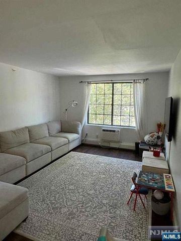 909 Thoreau Court 909, Mahwah, NJ 07430