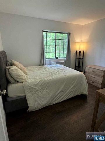 909 Thoreau Court 909, Mahwah, NJ 07430
